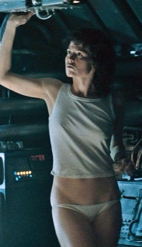 Sigourney Weaver S Body Measurements Including Height Weight Bra Size