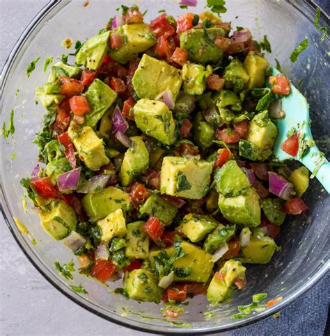 Summer may be drawing to a close, but the flavors need not: Grilled Chicken with Avocado Salsa (Keto) | Gimme Delicious
