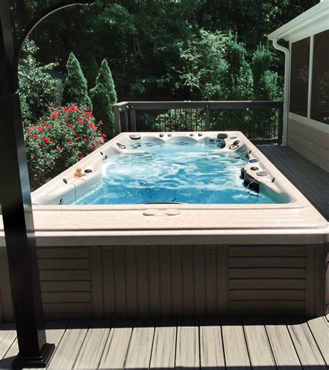 6 Stylish Backyard Swim Spa Deck Ideas
