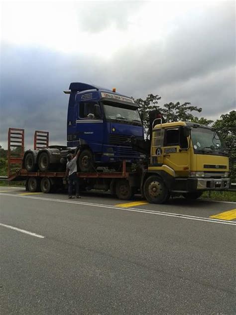 Kami juga menerima pajakan secara kontrak lori kren untuk kegunaan didalam kilang pembuatan dan pemasangan komponen. Lori Kren Service: Self loader kren kemaman