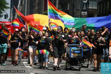 纽约市长出席同性恋大游行（图）公益环球网