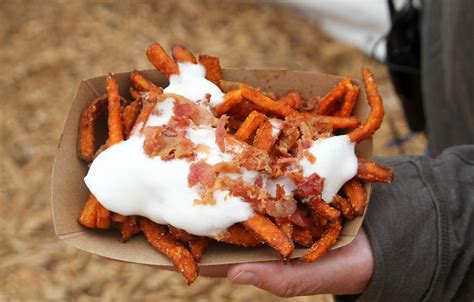 We usually like to have them with ketchup, hot sauce, or sriracha. Do Want: Sweet Potato Fries Smothered in Marshmallow Sauce and Sprinkled with Bacon