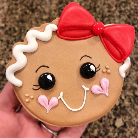 This Gingerbread Girl Cookie Is Still My One Of My Favorite Xmas Cookies Decoracion De