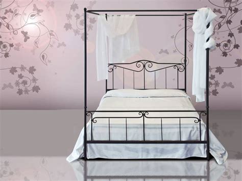 Quando immagini la camera da letto che vorresti, mondo convenienza ha già pensato alle tue esigenze. Letti in ferro battuto, un classico che non passa mai di moda