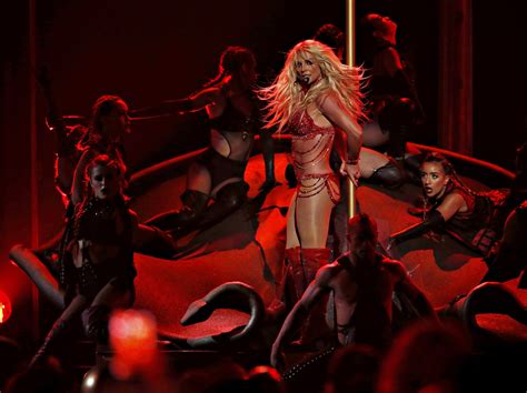 Britney Spears Suffers Wardrobe Malfunction At Las Vegas Concert Cbs News