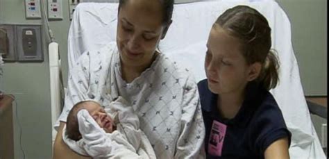 Video 8 Year Old Helps Mom Deliver Baby Brother ABC News