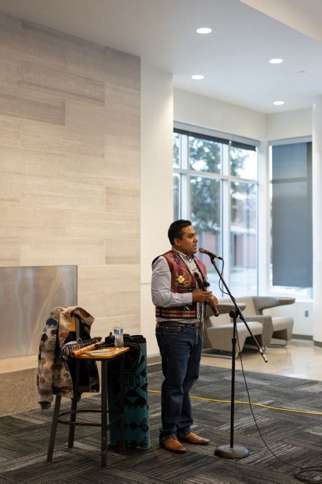 Renowned Flute Player Darren Thompson Brings Native American Music And