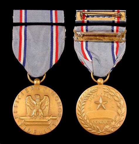 Three Vietnam Era Medals United States Of America Gentlemans