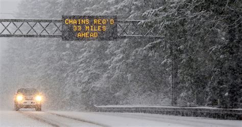 Blizzard drops 7 inches on Oregon passes, another foot possible today