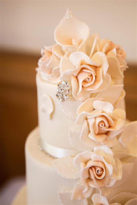 Beautiful Tiered Peach Wedding Cake Rapidimageuk Weddingphorographer