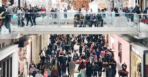 What Stores Are Open All Night On Black Friday - Black Friday madness takes over Toronto malls