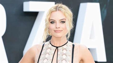 Margot Robbie Found A Severed Human Foot On A Beach Us Weekly