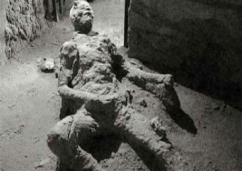 Most historians, however, will agree that at least a thousand people. Pompei Mummies : Two Pregnant Women And Their Fetuses ...