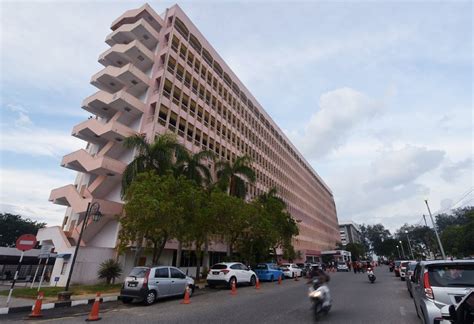 Hospital sultanah nur zahirah kuala terengganu. HSNZ doctor found dead in rented room | New Straits Times ...