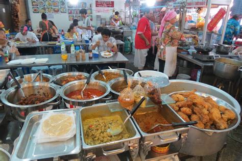 Ada berbagai menu makanan halal yang menggiurkan! 4 Tempat Wisata Kuliner Halal di Bangkok - 2