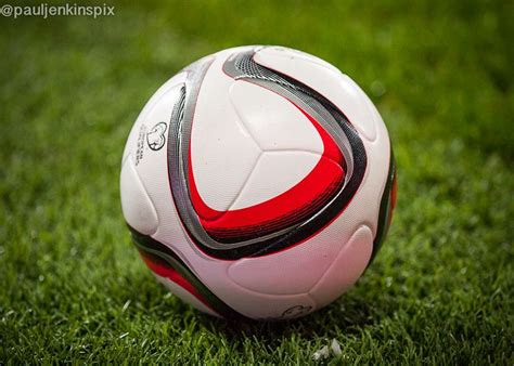 Pro evolution soccer 2016 (abbreviated to pes 2016 and known officially as world soccer: Ofiicial UEFA Euro 2016 ball. | Sports pictures, Uefa euro ...