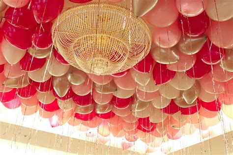 Centerpieces, columns, arches and other decor ideas! Ceiling Décor · Party & Event Decor | Plafond de ballon ...
