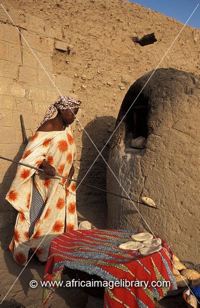 Photos And Pictures Of Tuareg Girl In The Sahara Desert Timbuktu