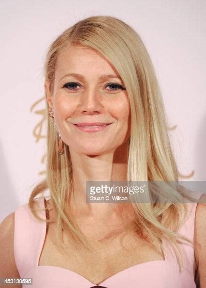 Gwyneth Paltrow Poses In The Winners Room At The British Fashion