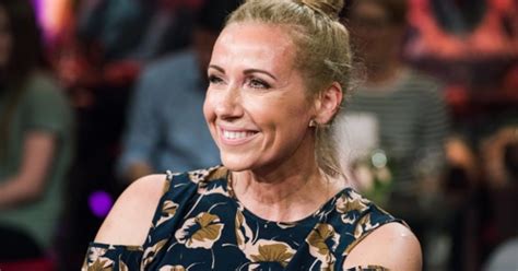 Moderiert wird die sendung von andrea kiewel. „ZDF-Fernsehgarten": Andrea Kiewel feiert die große ...