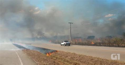 G1 Incêndio às margens da TO 050 deixa rodovia cheia de fumaça veja
