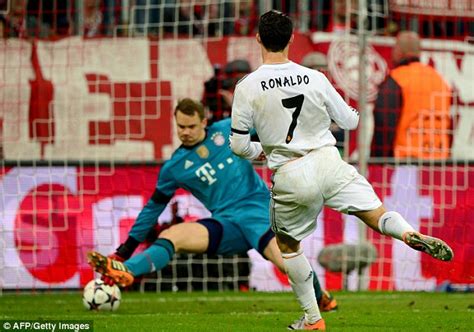 Ronaldo 2014 című videót elbow nevű felhasználó töltötte fel a(z) sport kategóriába. Bayern Munich 0-4 Real Madrid: Cristiano Ronaldo and ...