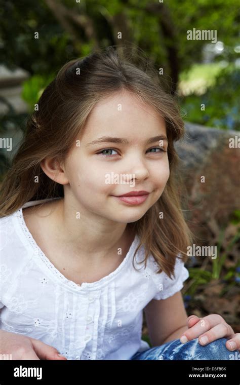 Ritratto Di Bimba Di 8 Anni Foto Stock Alamy