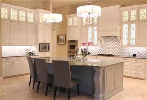 Use dorian gray sw 7017 on your lower cabinets and pair that with your accessible beige (sw 7036) on your upper cabinets. Interior Design Ideas - Home Bunch Interior Design Ideas