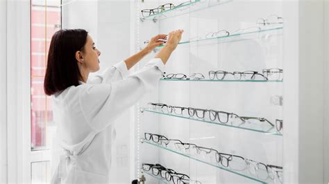 okulary optyk okulista izbica kujawska soczewki oprawki szkła kontaktowe optometrysta izbica