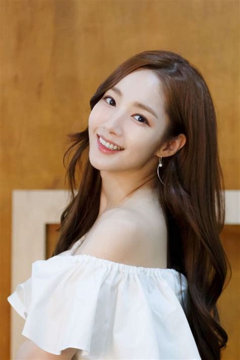 35, born 4 march 1986. Park Min Young comparte reacción a críticas positivas por ...