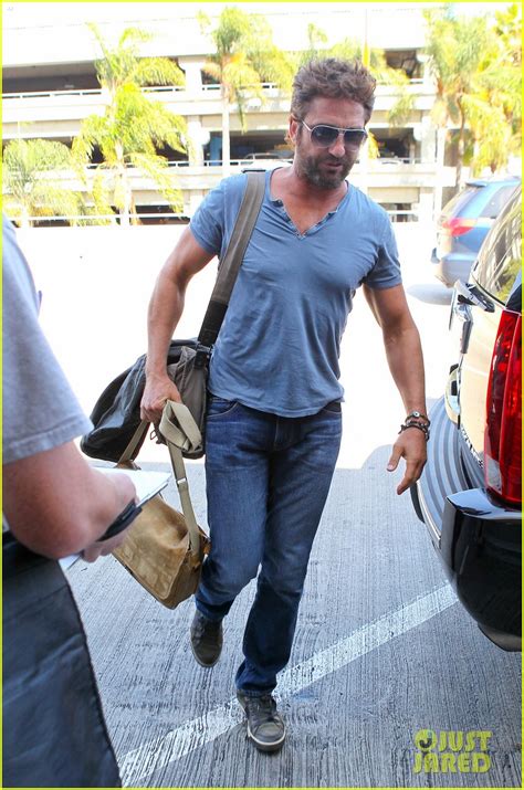 Gerard Butler And His Mystery Brunette Girlfriend Take A Flight Together Photo 3209124 Gerard