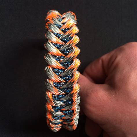 Instructions for how to make a bootlace parachute cord survival bracelet with no buckle in this step by step diy video tutorial. Viper Weave | Paracord | Pinterest | Viper, Paracord and Paracord bracelets