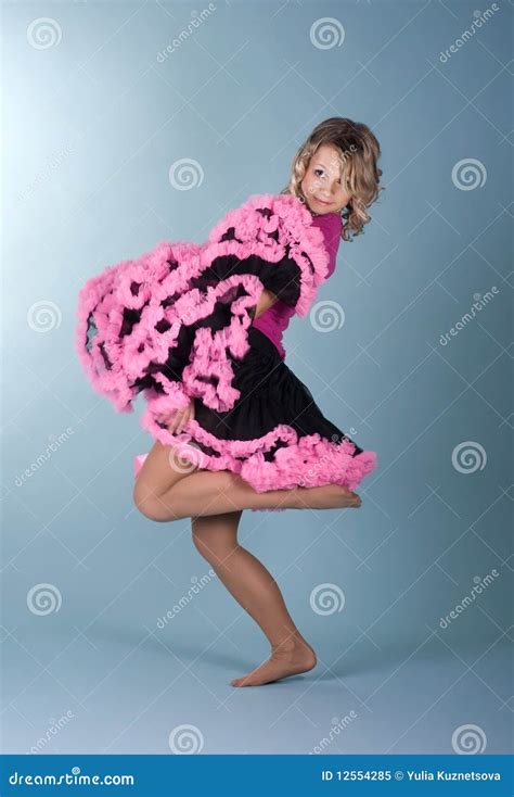 Mooi Meisje In Roze Rok Stock Afbeelding Image Of Studio 12554285