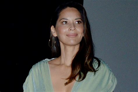 Olivia Munn Flashes Abs At Comic Con Wearing Nude Sandals Footwear News