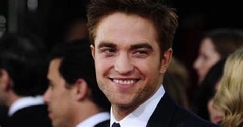 Pattinson Sinks His Teeth Into Vampire Free Drama
