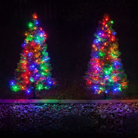 22 Best Outdoor Christmas Tree Decorations And Designs For 2023