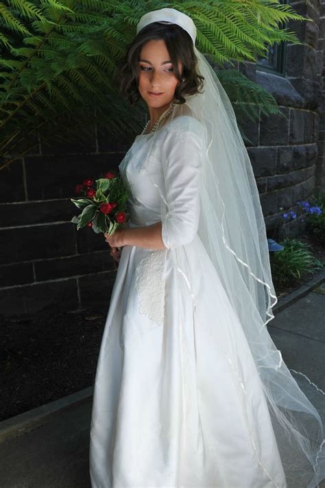 Bride Chic Salute To The Pill Box Wedding Veils Wedding Dresses