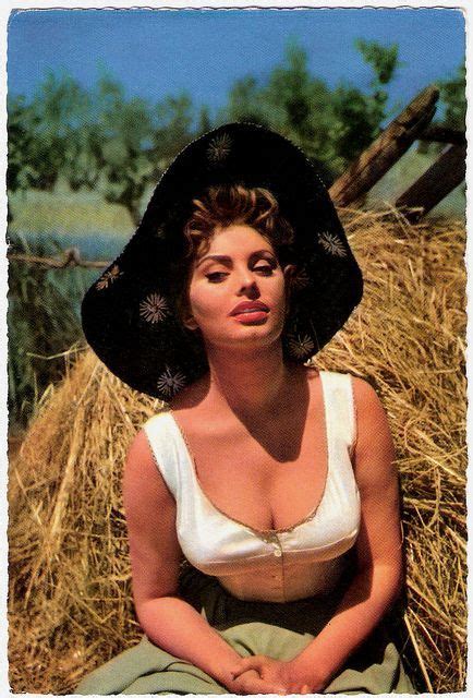 Cliassic Beauty Icon Of Italy Stunning Color Photos Of Sophia Loren