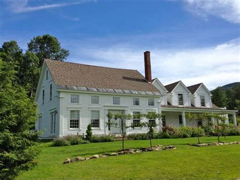 This Romantic Vermont Farmhouse For Sale Is Country Perfection New England Farmhouse