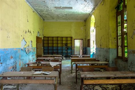 Abandoned School This Is One Of The Classrooms Oc 4000x2672 R