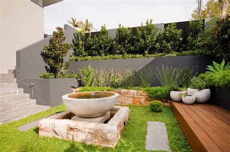 Contemporary Landscaped Spaces Completehome