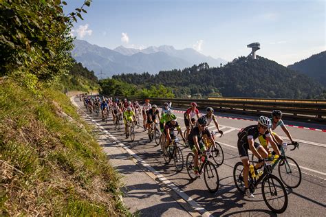 The race course covers 238 kilometers, leading from sölden over 4 alpine passes (kühtai saddle, brenner pass, jaufen pass and timmelsjoch) to south tyrol and back again. Ötztaler Radmarathon
