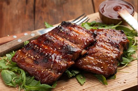 2kg de costelinhas de porco. Costelinha ao Molho Barbecue com Mel