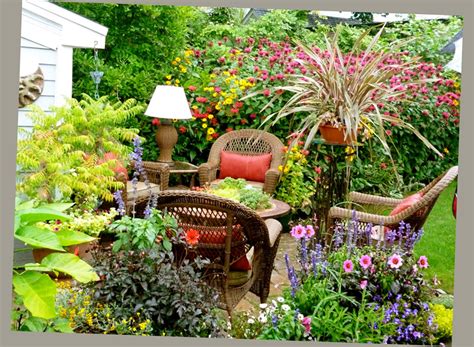 If you're like me then you've made many wooden garden boxes only to see them rot away over time. AMAZING Patio Ideas for Backyard and Small Yards - Ellecrafts
