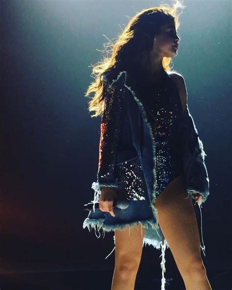 May 6 Selena Performing At The ‘revival World Tour At The Mandalay