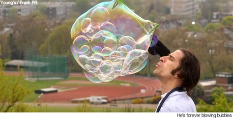 Bubbleologist Sets New Bubble In Bubble Record Laurs Bizarre Corner
