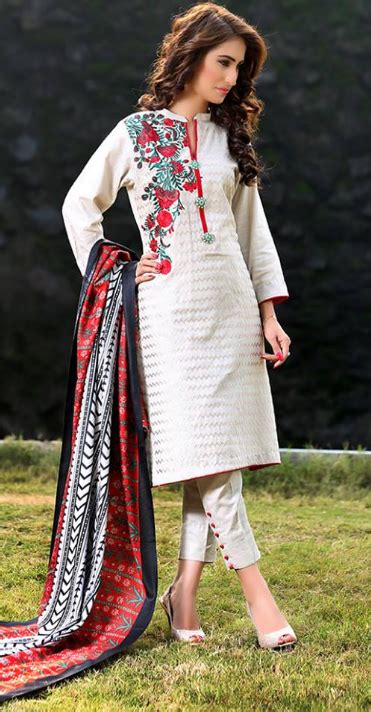 10 Pakistani Most Beautiful White Dresses Pakistani Dresses