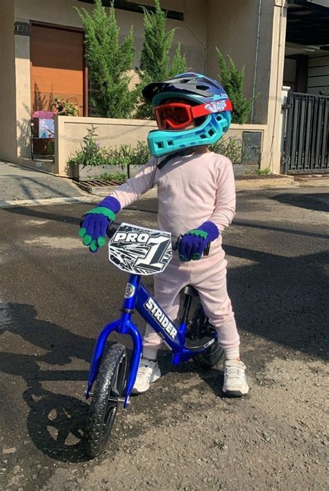 Kumpulan gambar hitam putih bw untuk diwarnai. Gambar Anak Jatuh Dari Sepeda - Guru Galeri