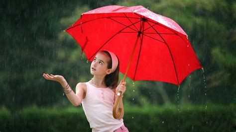 Multipurpose Uses Of A Rain Umbrella During Hiking