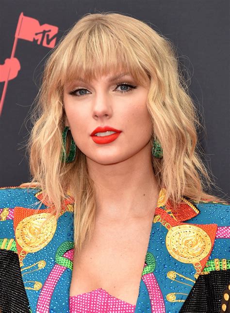 040221 Bangs Embed Taylor Swift Rot Taylor Alison Swift Taylor Swfit